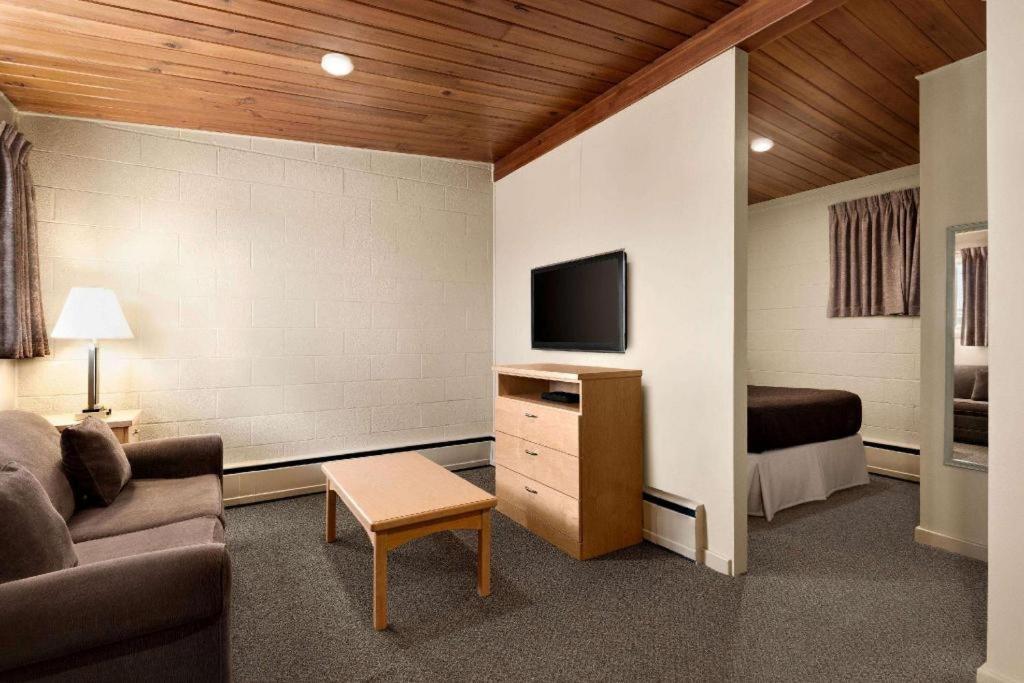 Thriftlodge Moose Jaw Ngoại thất bức ảnh