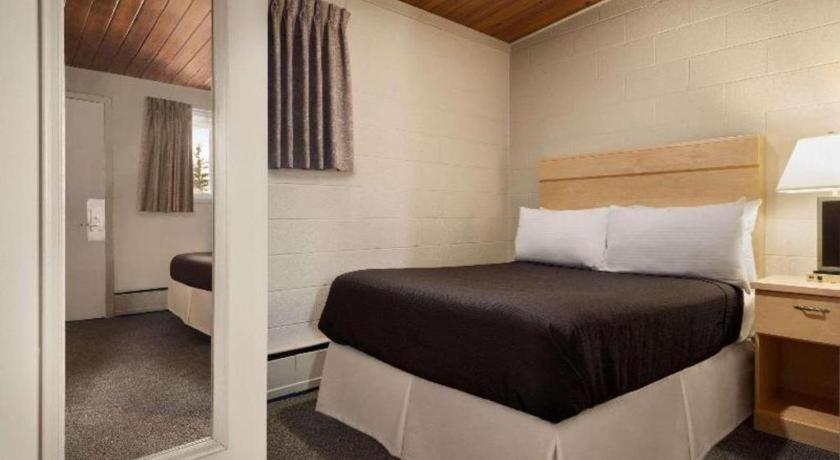 Thriftlodge Moose Jaw Ngoại thất bức ảnh